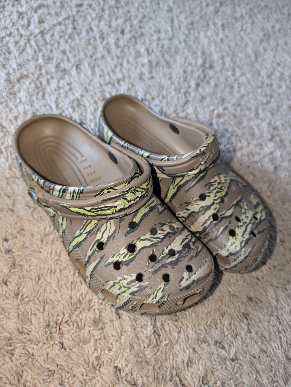 Crocs Classic Printed Camo Clogs M6 , W8